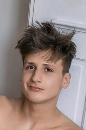 Photo of Josh Mendes from the Latest Netflix gallery