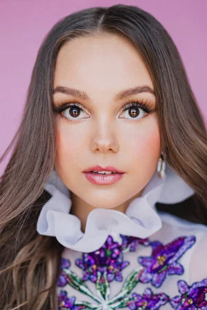 Photo of Savannah Lee Nassif from the Latest Netflix gallery