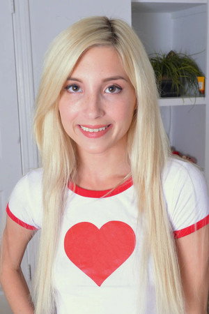 Photo of Piper Perri from the Latest Netflix gallery