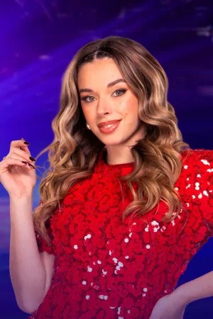 Photo of Emma Broyon from the Latest Netflix gallery