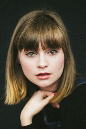 Lola Petticrew photo