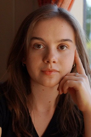 Photo of Sydney Brumfield from the Latest Netflix gallery