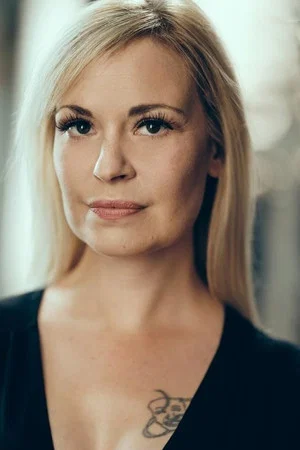 Photo of Samantha Fields from the Latest Netflix gallery