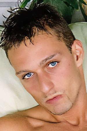 Photo of Andrew Kabat from the Latest Netflix gallery