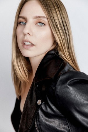 Photo of Nicole Pastor from the Latest Netflix gallery