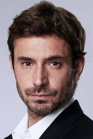 Photo of Oliver Farnworth from the Latest Netflix gallery