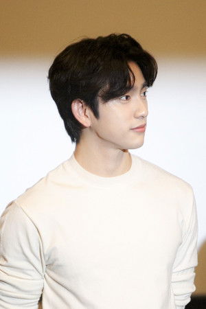 Jinyoung photo
