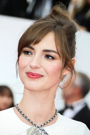 Louise Bourgoin photo