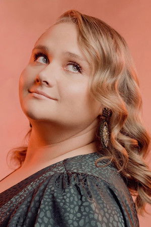 Danielle Macdonald photo