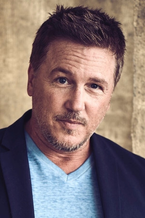 Lochlyn Munro photo