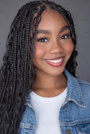Photo of Sydney Thomas from the Latest Netflix gallery