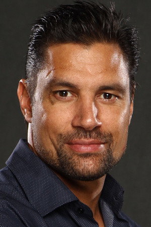Manu Bennett photo