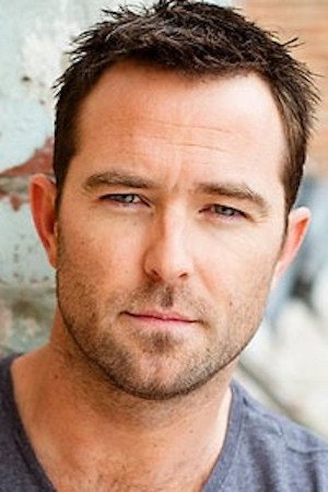 Sullivan Stapleton photo