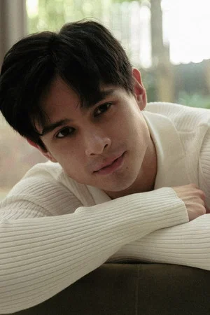 Photo of Ralph De Leon from the Latest Netflix gallery