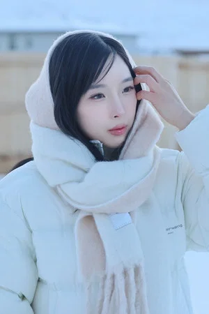 Photo of Elle Lee from the Latest Netflix gallery