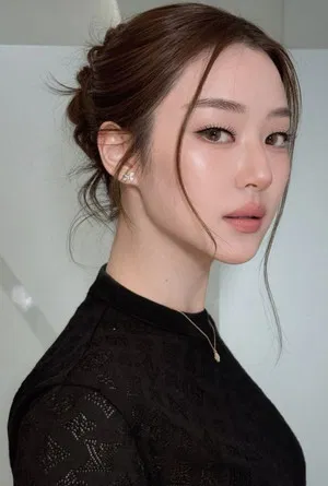 Natsha Taechamongkalapiwat photo