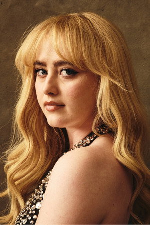 Photo of Kathryn Newton from the Latest Netflix gallery