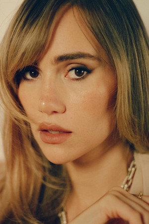 Suki Waterhouse photo