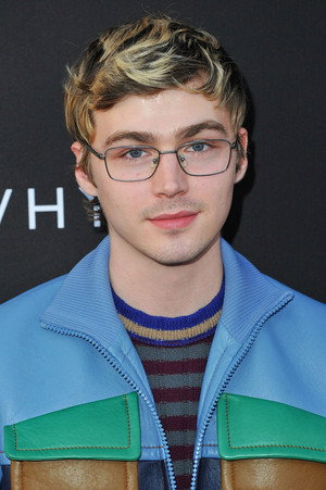 Miles Heizer photo