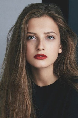 Photo of Zoë Pastelle Holthuizen from the Latest Netflix gallery