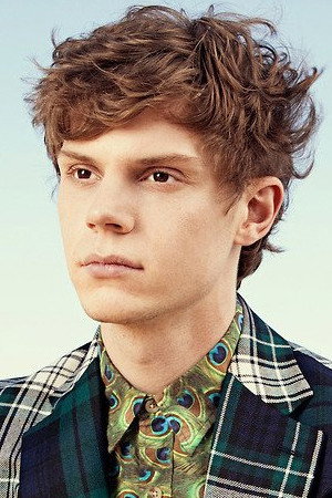 Evan Peters photo