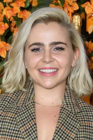 Mae Whitman photo