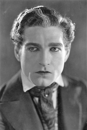 Photo of Cullen Landis from the Latest Netflix gallery