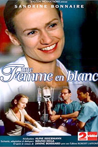 Une femme en blanc poster