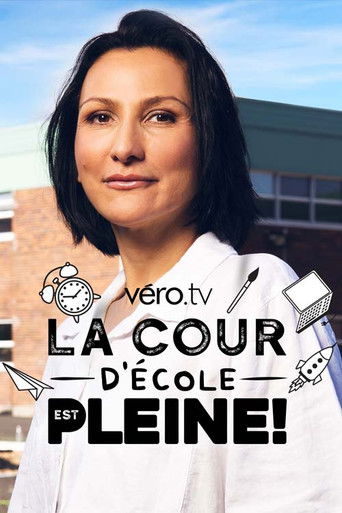 La cour d'école est pleine! poster