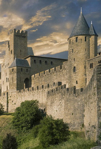 Series poster for Fortified Castles (2018)