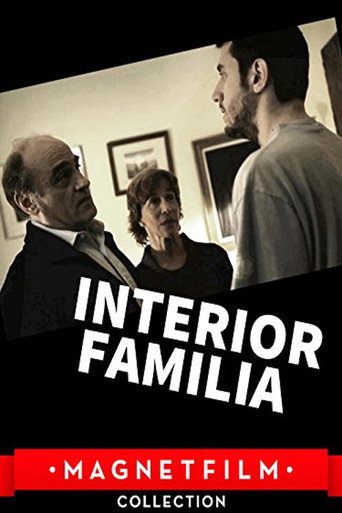 Interior. Familia poster