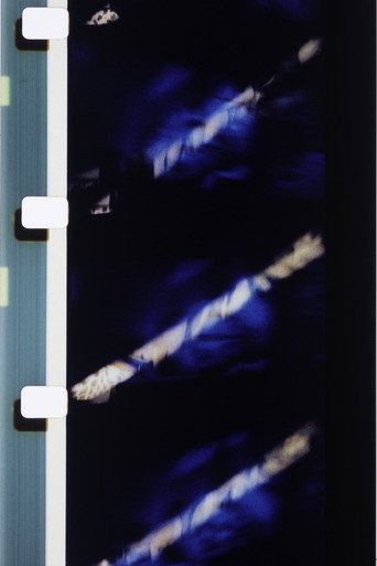 Movie poster for Couleurs délicieuses sur fond bleu (1977)