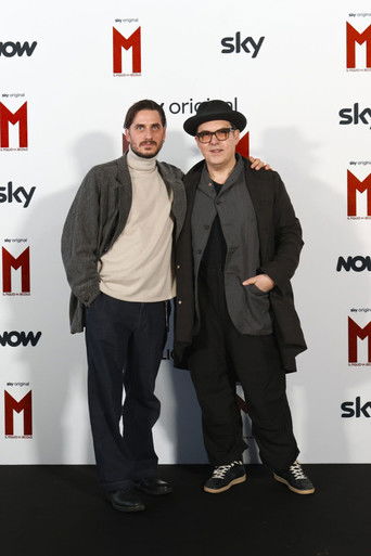 M - Il Figlio del secolo | Il dietro le quinte poster