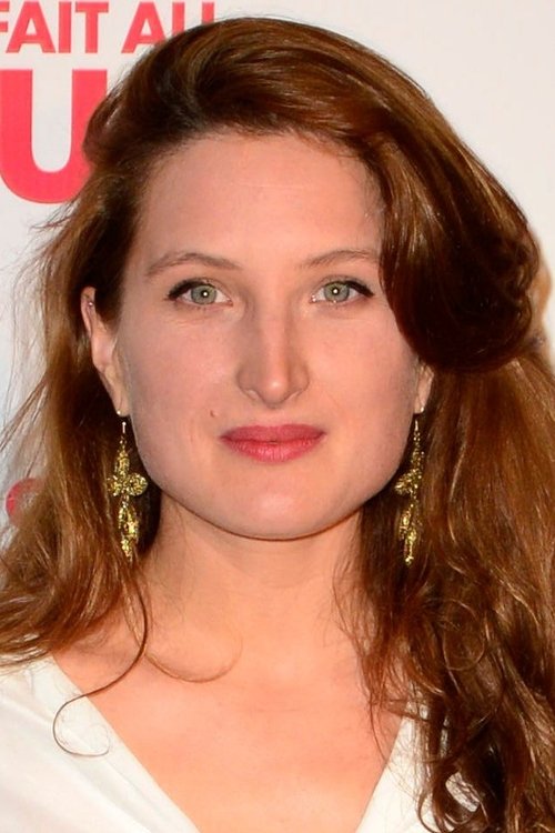 Julia Piaton profile