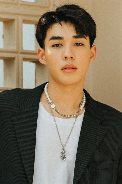 Woraphon Charoensuk profile