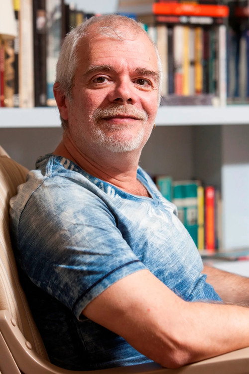 Photo of Carlos Lombardi, Writing