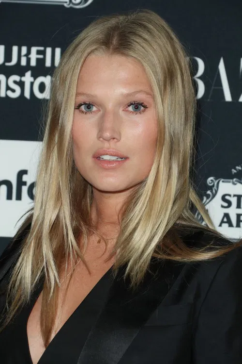 Photo of Toni Garrn, Acting