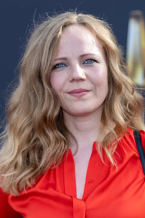 Sarah Bosetti profile