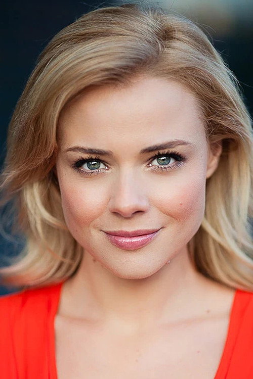 Photo of Tamara Knausz, Acting