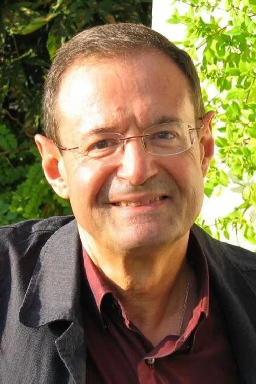 Photo of Daniel Saint-Hamont, Writing
