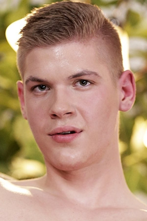 Photo of Ariel Glutton, Acting