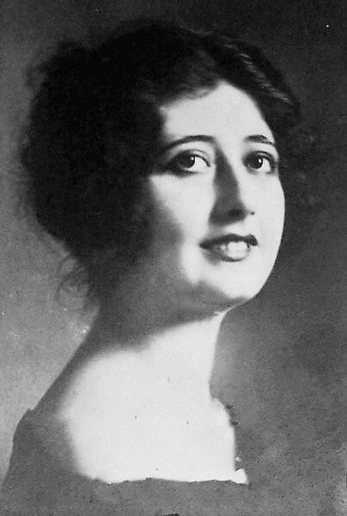 Photo of Isabel Barrón, Acting
