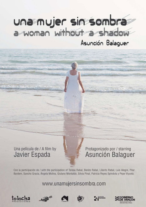 Movie poster for Una mujer sin sombra. Asunción Balaguer (2015)