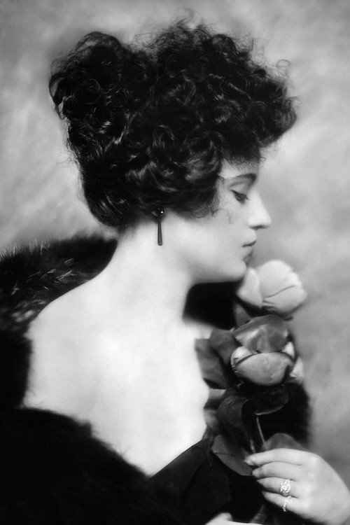 Photo of Yvonne Shelton, Acting