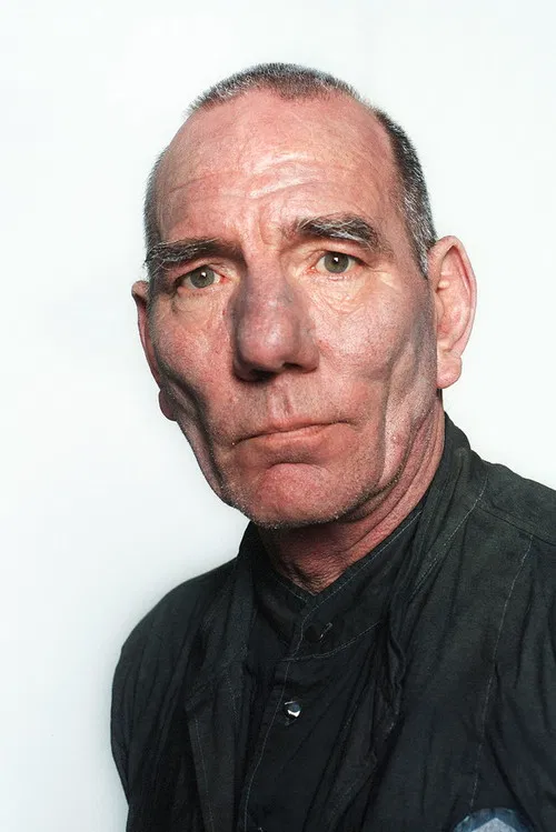 Pete Postlethwaite profile