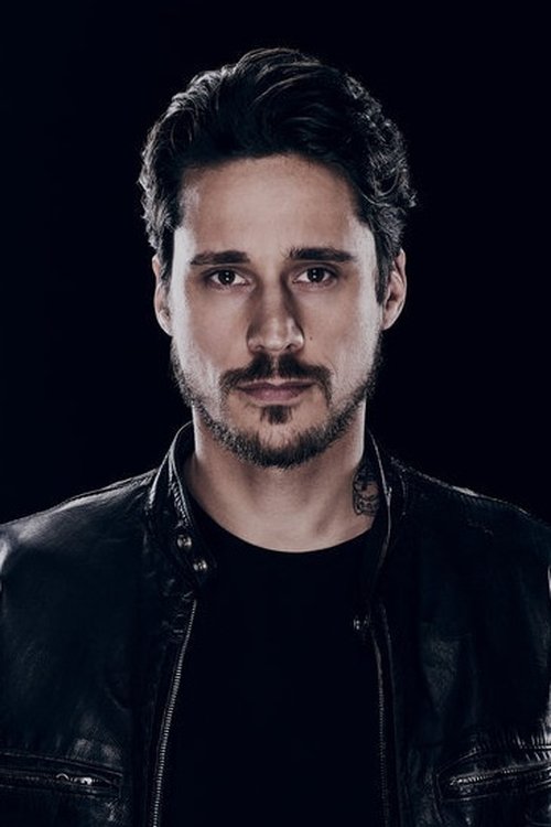 Peter Gadiot profile