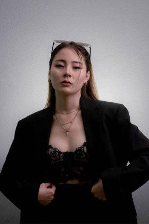 Aom Kanyapak Pornsiripitak profile