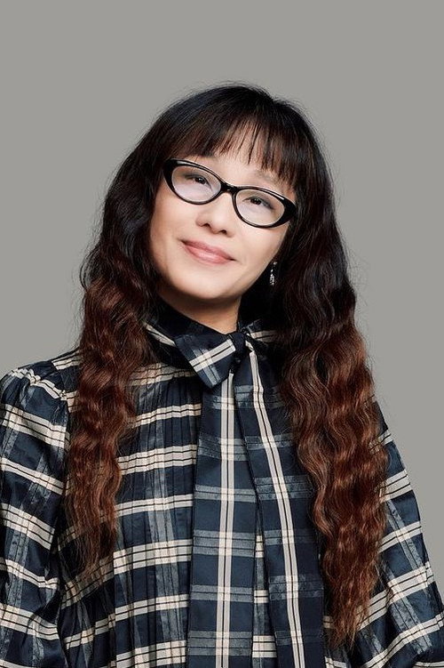Photo of Erica Li, Writing