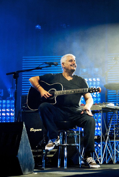 Movie poster for Pino Daniele - Tutta N'ata Storia - Vai Mo' - Live in Napoli (2013)