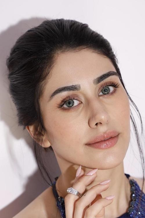 Photo of Hira Warina, Acting